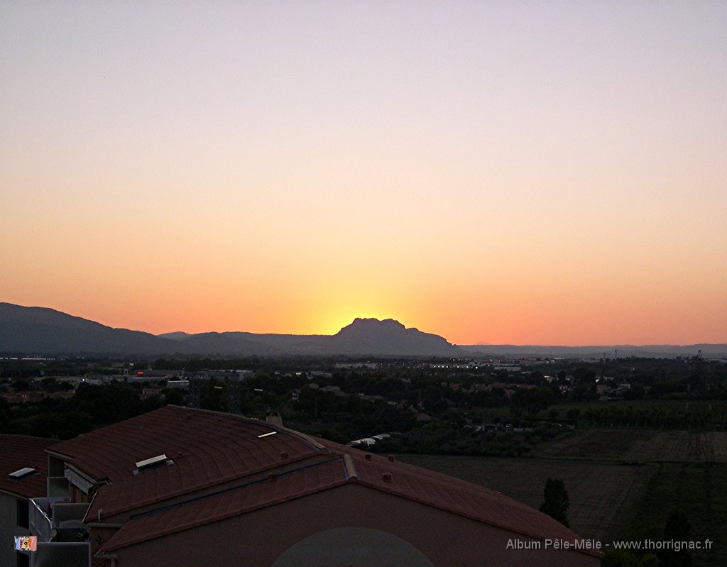 coucher de soleil 12 septembre 2011.jpg - Rocher de Roquebrune sur Argens. 12 septembre 2011. 20H33